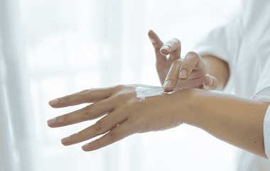 Почему шелушится кожа на руках